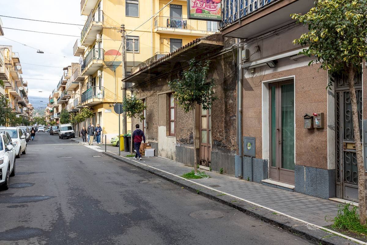 Edificio all\'aperto - Shop Via J. F. Kennedy
 
44, Misterbianco - photo 1