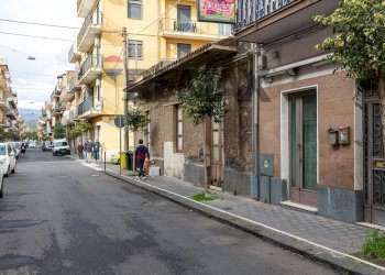 Edificio all\'aperto - Shop Via J. F. Kennedy
 
44, Misterbianco - photo 1