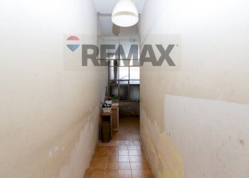 Hall / corridoio - Shop Via J. F. Kennedy
 
44, Misterbianco - photo 8