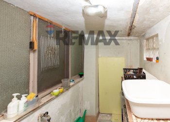 Bagno - Shop Via J. F. Kennedy
 
44, Misterbianco - photo 18