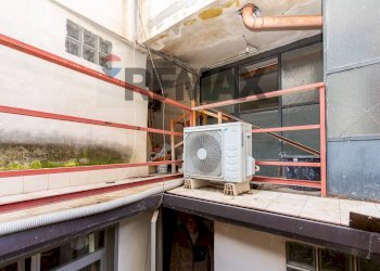 Balcone - Shop Via J. F. Kennedy
 
44, Misterbianco - photo 21