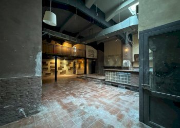 Ricezione / Lobby - Locale Commerciale Via Casa Del Mutilato
 
8, Catania - foto 15