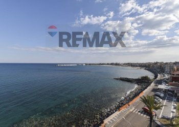 Vista dell\'acqua - Attico via naxos
 
2b, Giardini-Naxos - foto 3