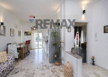 Sala da pranzo - Attico via naxos
 
2b, Giardini-Naxos - foto 4