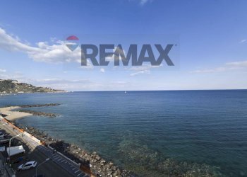 Vista dell\'acqua - Attico via naxos
 
2b, Giardini-Naxos - foto 22