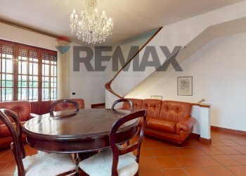 Sala da pranzo - Villa a Schiera Via Menesini
 
18, Viareggio - foto 10