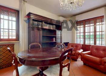 Sala da pranzo - Villa a Schiera Via Menesini
 
18, Viareggio - foto 11