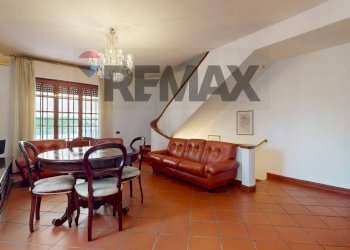 Sala da pranzo - Villa a Schiera Via Menesini
 
18, Viareggio - foto 13