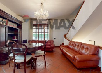 Sala da pranzo - Villa a Schiera Via Menesini
 
18, Viareggio - foto 15