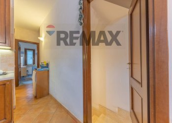 Hall / corridoio - Villa a Schiera Via Lezzeno
 
90C, Roma - foto 13