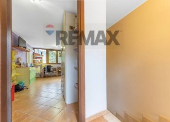 Hall / corridoio - Villa a Schiera Via Lezzeno
 
90C, Roma - foto 20