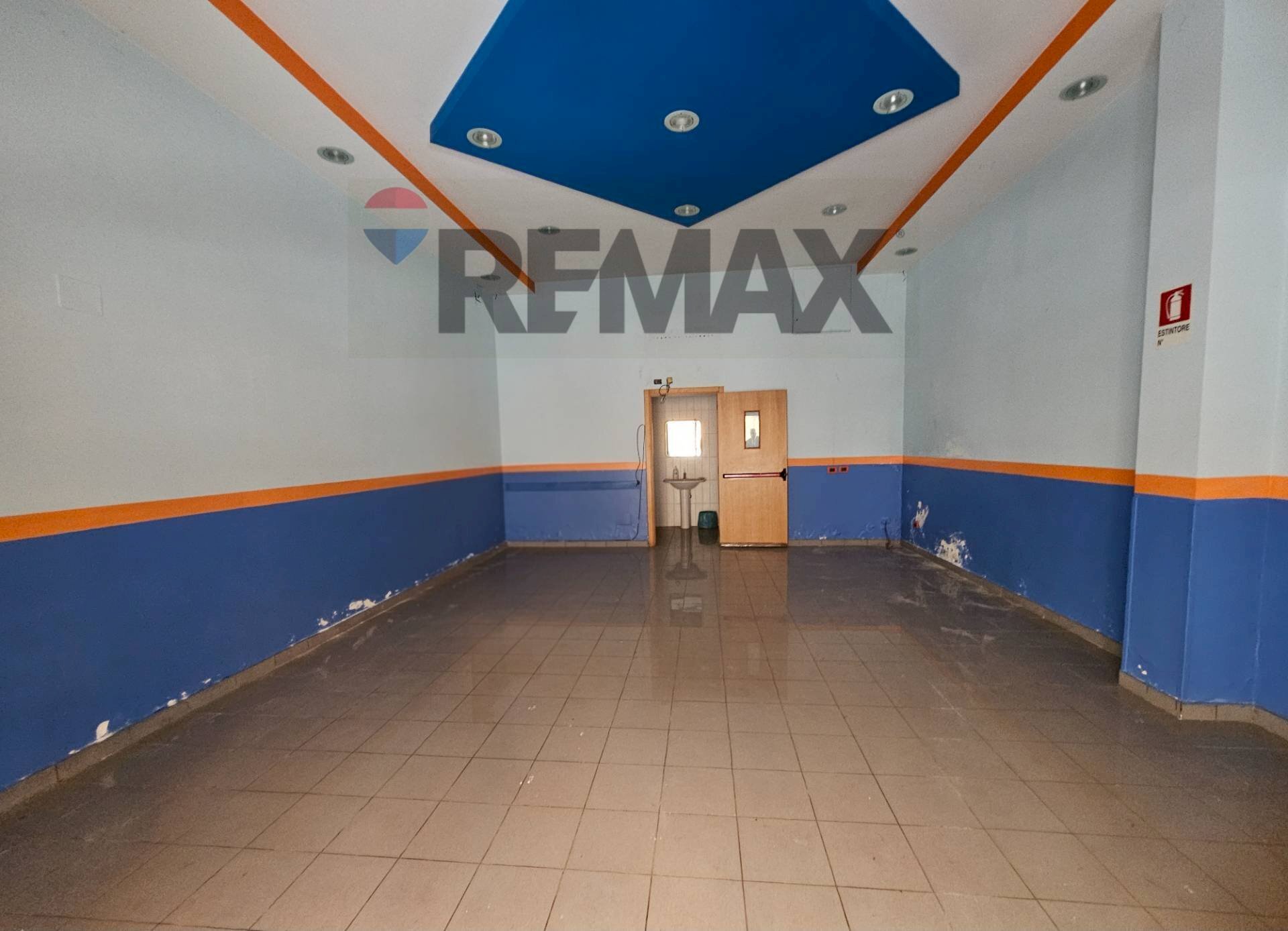 Locale - Commercial Premises Via Diego Taiani
 
21, Salerno - photo 3