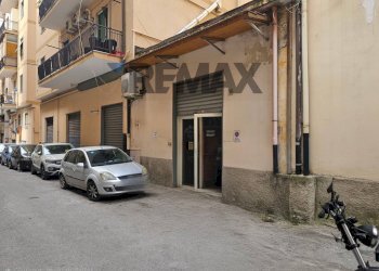 Edificio all\'aperto - Commercial Premises Via Diego Taiani
 
21, Salerno - photo 2