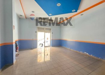 Parcheggio - Commercial Premises Via Diego Taiani
 
21, Salerno - photo 14