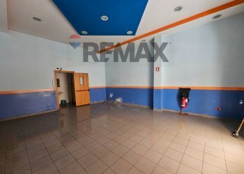 Stanza vuota - Commercial Premises Via Diego Taiani
 
21, Salerno - photo 16