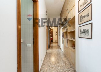 Hall / corridoio - Appartamento Viale Vittorio Veneto
 
106, Catania - foto 13