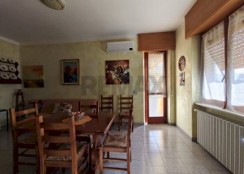 Sala da pranzo - Quadrilocale Regione Casorano Sottano
 
74, Merana - foto 100