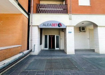 Foto 1 - Commercial Premises VIA AVVOCATO VINCENZO SCARANO
 
41, Lucera - photo 1