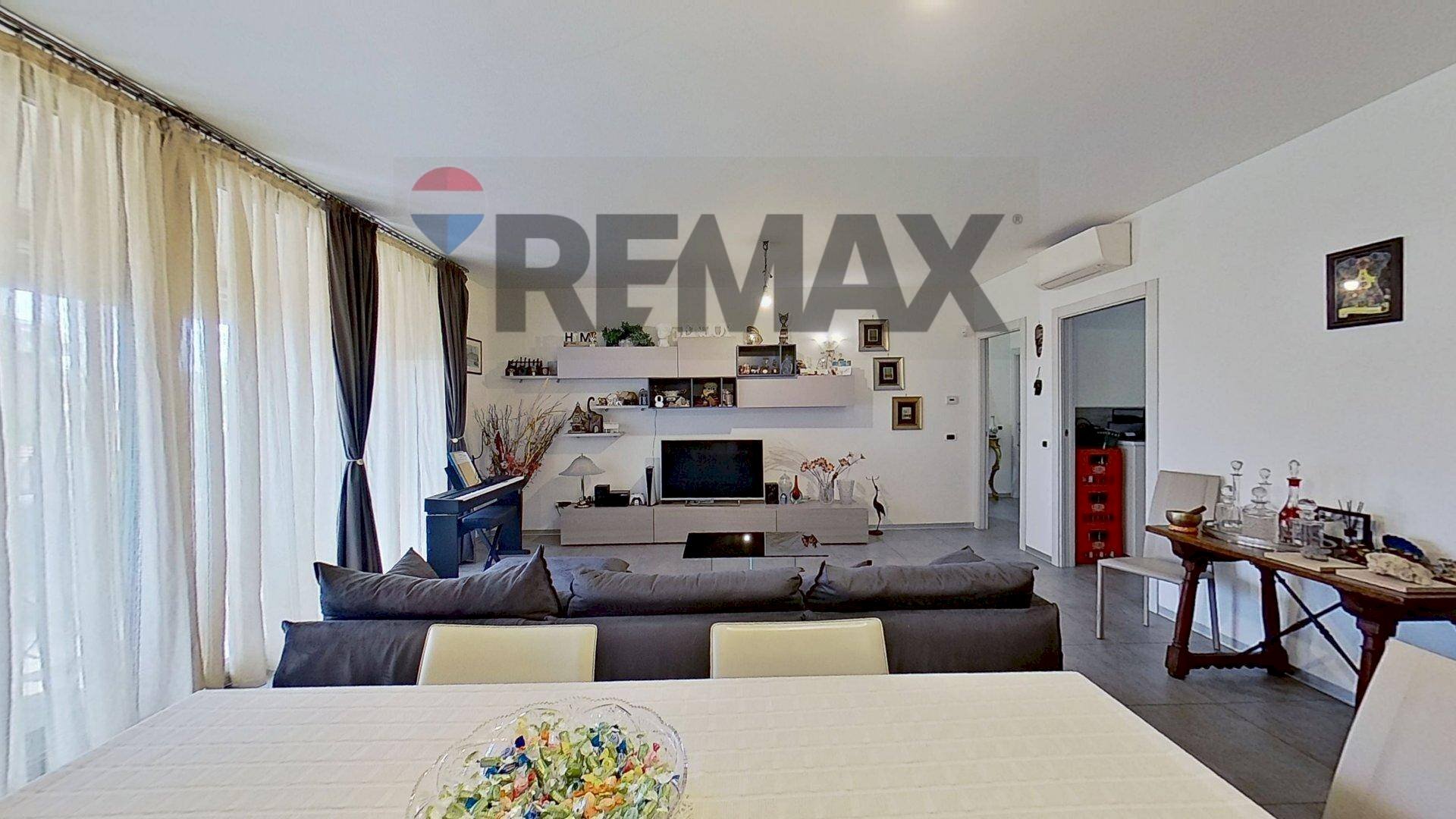 Sala da pranzo - Quadrilocale VIA CASTELFIDARDO
 
14, Busto Arsizio - foto 3