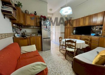 Sala da pranzo - Bilocale via Nuova Poggioreale
 
46, Napoli - foto 4