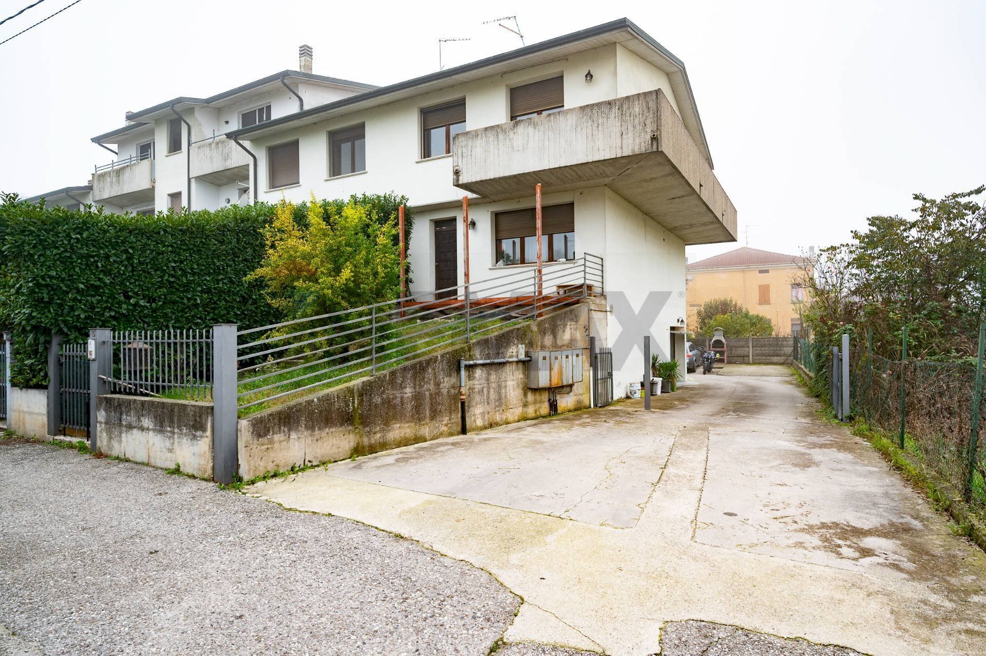 Casa all\'aperto - Terraced Villa Via XXIV Aprile
 
85, Sustinente - photo 1