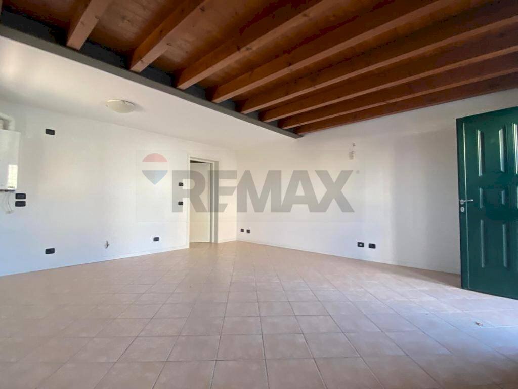 Stanza vuota - Bilocale Via Caterina Bon Brenzoni, Mozzecane - foto 1