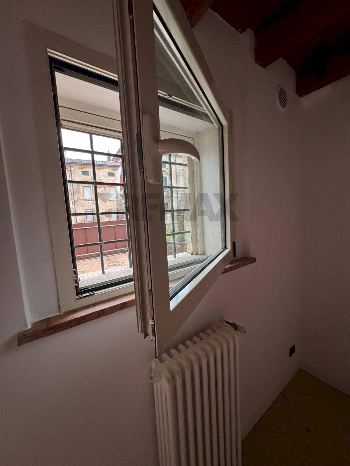 Stanza vuota - Bilocale Via Caterina Bon Brenzoni, Mozzecane - foto 3