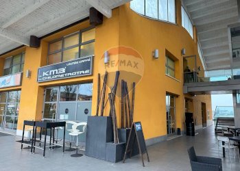 Edificio all\'aperto - Negozio Via Caduti del Lavoro
 
3, Curtatone - foto 1