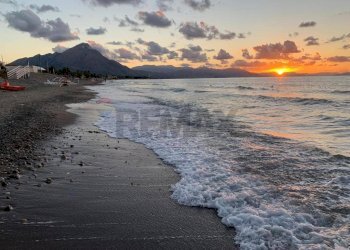 Vista dell\'acqua - Villa a Schiera viale himera
 
3, Campofelice di Roccella - foto 16