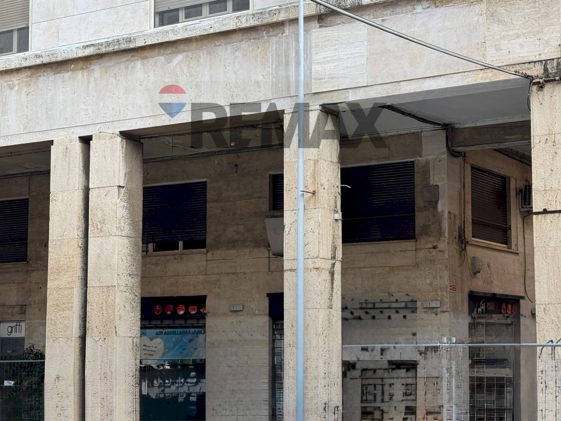 Edificio all\'aperto - Office Piazzale Ungheria
 
58, Palermo - photo 2