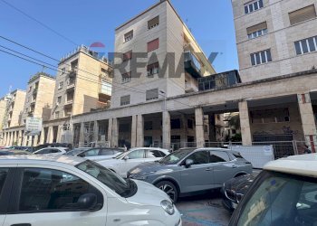 Edificio all\'aperto - Ufficio Piazzale Ungheria
 
58, Palermo - foto 1