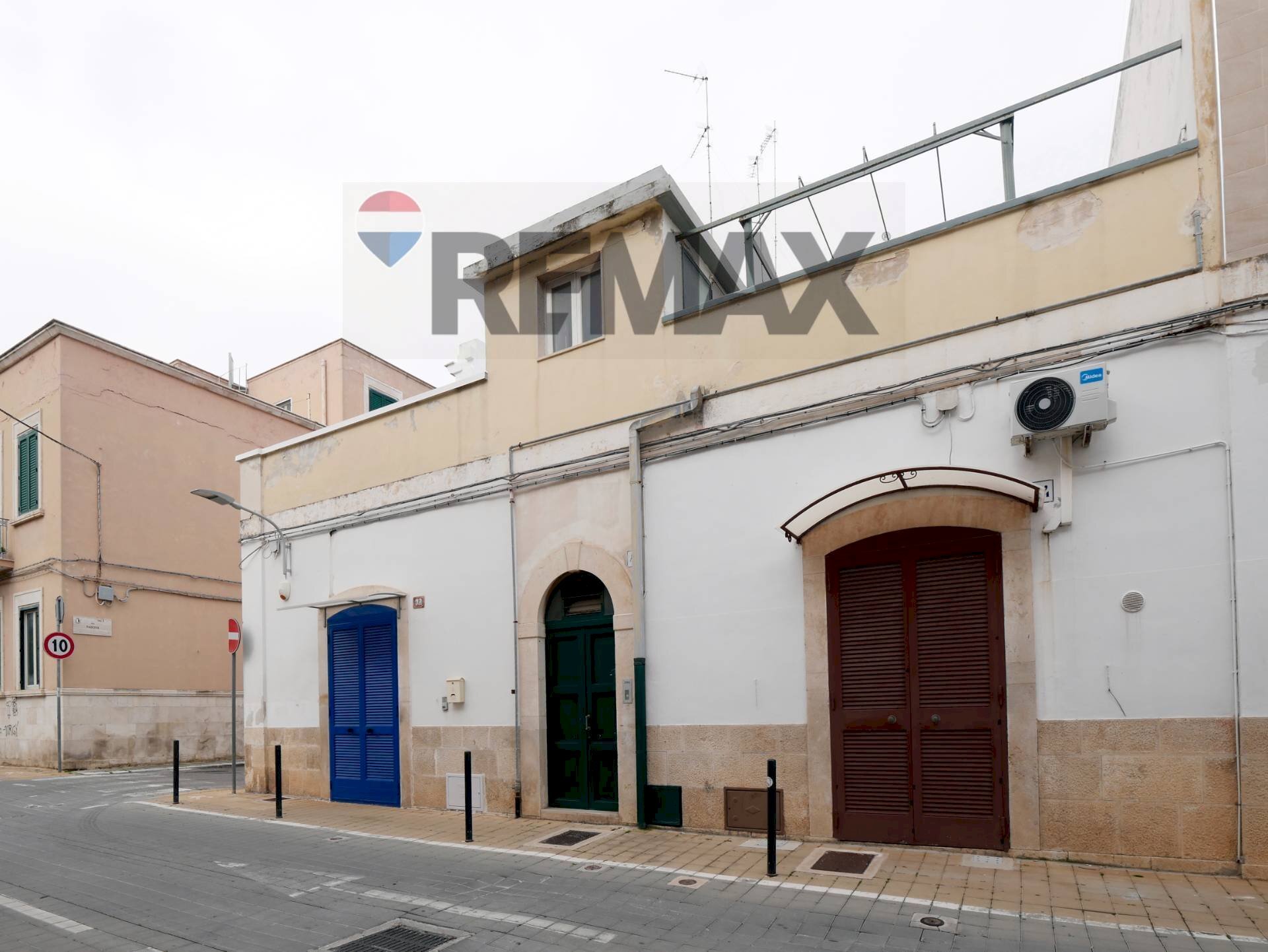 Edificio all\'aperto - Casa indipendente Via Udine
 
42, Bari - foto 1