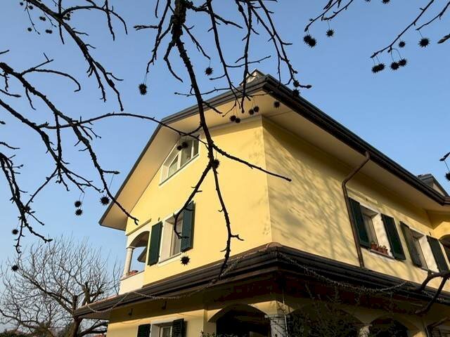 Facciata - Bilocale via Camillo Benso di Cavour, Jerago con Orago - foto 3