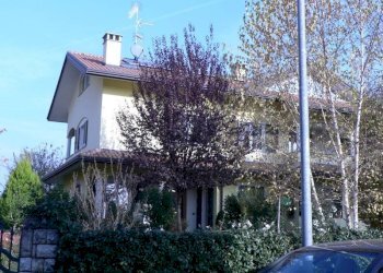 Facciata - Bilocale via Camillo Benso di Cavour, Jerago con Orago - foto 1