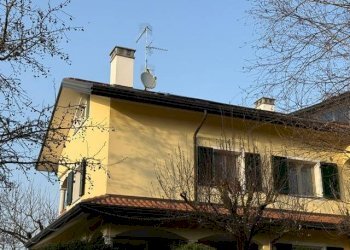 Facciata - Bilocale via Camillo Benso di Cavour, Jerago con Orago - foto 5