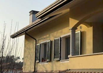 Facciata - Bilocale via Camillo Benso di Cavour, Jerago con Orago - foto 6