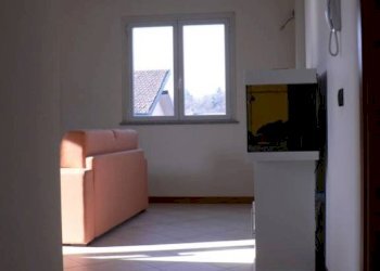 Camera da letto - Bilocale via Camillo Benso di Cavour, Jerago con Orago - foto 23