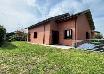 Giardino - Villa via Gabriele D'Annunzio, Arsago Seprio - foto 1