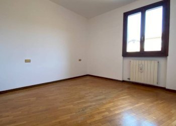 Camera da letto - Villa via Alessandro Manzoni, Besnate - foto 12