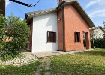 Facciata - Villa via Alessandro Manzoni, Besnate - foto 27