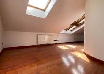 Stanza non arredata - Villa via San Pietro, Sumirago - foto 2