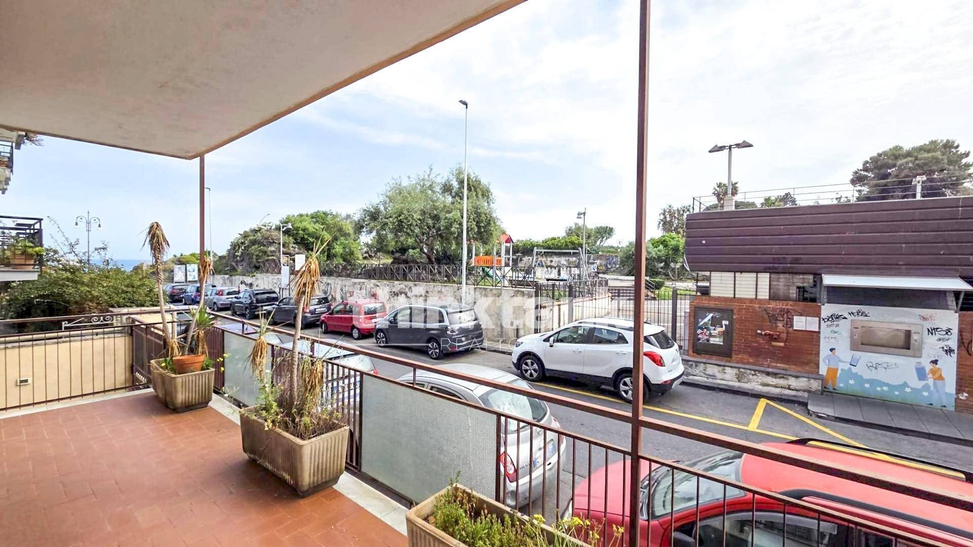 Foto 2 - Quadrilocale Via Francesco Crispi, Aci Castello - foto 2