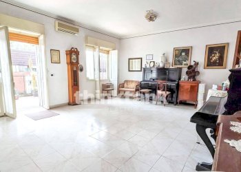 Foto 4 - Quadrilocale Via Francesco Crispi, Aci Castello - foto 4