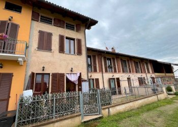 Facciata - Trilocale strada dei Finigialdi, 12, Chieri - foto 1