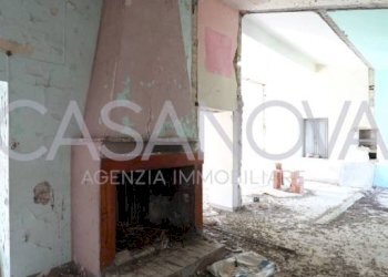 Salone - Rustic via Villa De Luca, Bellante - photo 22