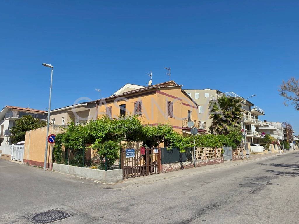 Zona - Quadrilocale Lungomare Rodi, 24, Giulianova - foto 2