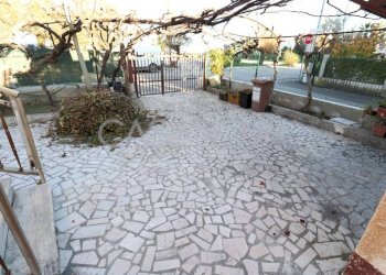 Cortile interno - Quadrilocale Lungomare Rodi, 24, Giulianova - foto 4