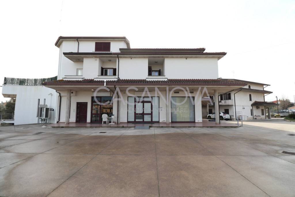 Zona - Stabile - Palazzo contrada Santa Maria dell'Arco, Mosciano Sant'Angelo - foto 1