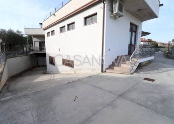 Facciata - Stabile - Palazzo contrada Santa Maria dell'Arco, Mosciano Sant'Angelo - foto 42