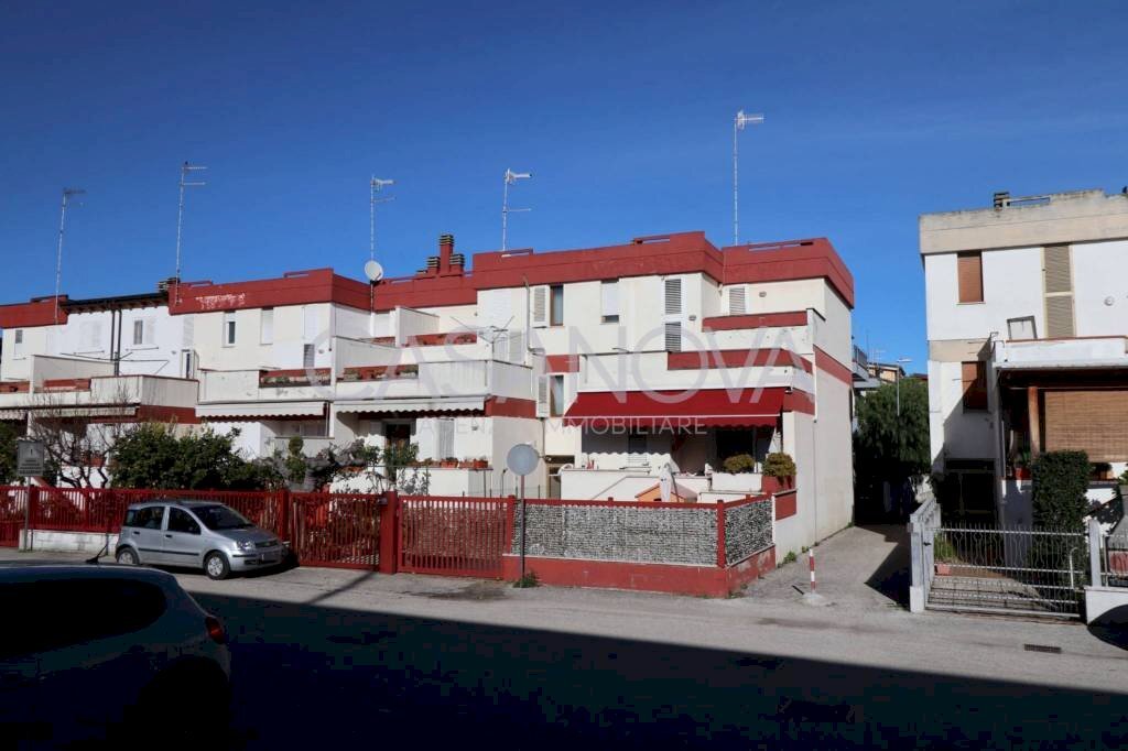 Facciata - Villa a Schiera Giulianova - foto 1